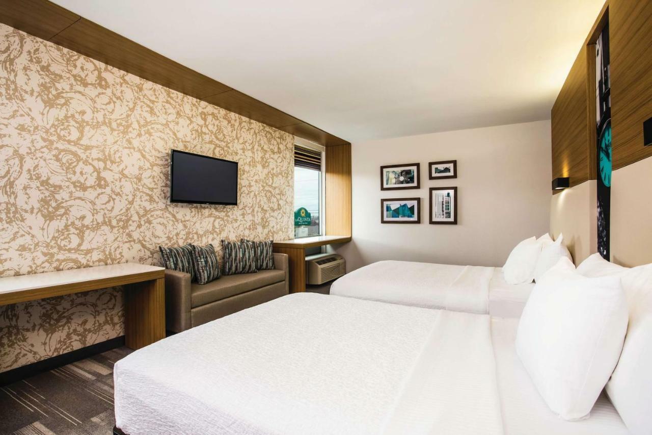 Queen Room Two Queen Beds Mobility or Hearing Access Non-Smoking,789492414:JPEG